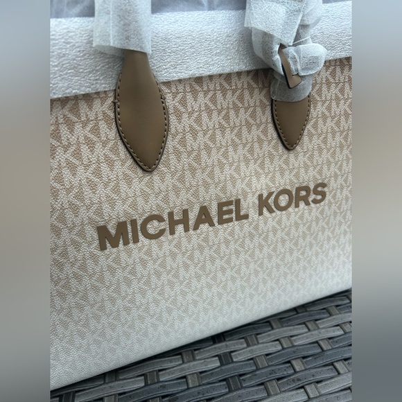 NWT Michael Kors Ombré Medium tote bag - Picture 6 of 9